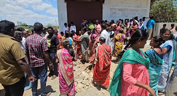 தூத்துக்குடியில் மதுபான கடை அமைக்க எதிர்ப்பு தெரிவித்து பொதுமக்கள் போராட்டம்