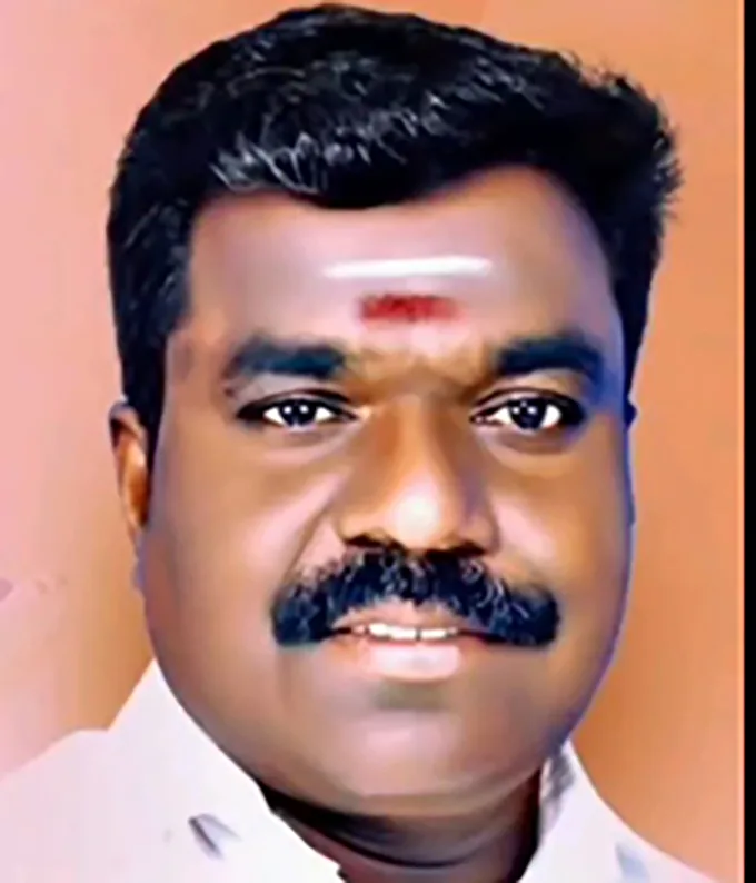 அரசுப் பேருந்து நடத்துனர் வெட்டிக் கொலை – மர்ம நபர்களுக்கு போலீசார் வலை