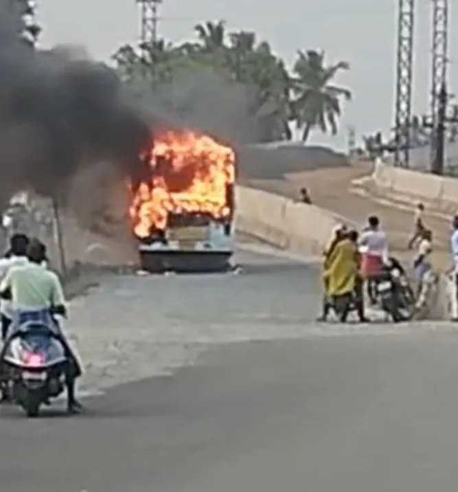 தூத்துக்குடியில் ஓடும் அரசுப் பேருந்தில் தீ விபத்து
