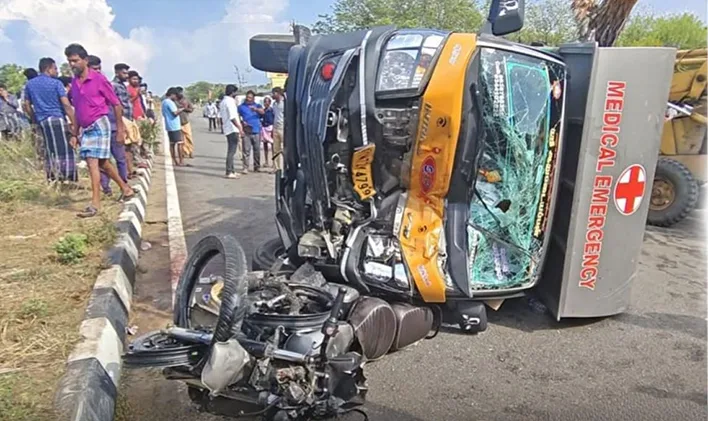 ஆலங்குளம் அருகே இருசக்கர வாகனமும் சரக்கு வாகனமும் மோதி விபத்து - இருவர் பலி