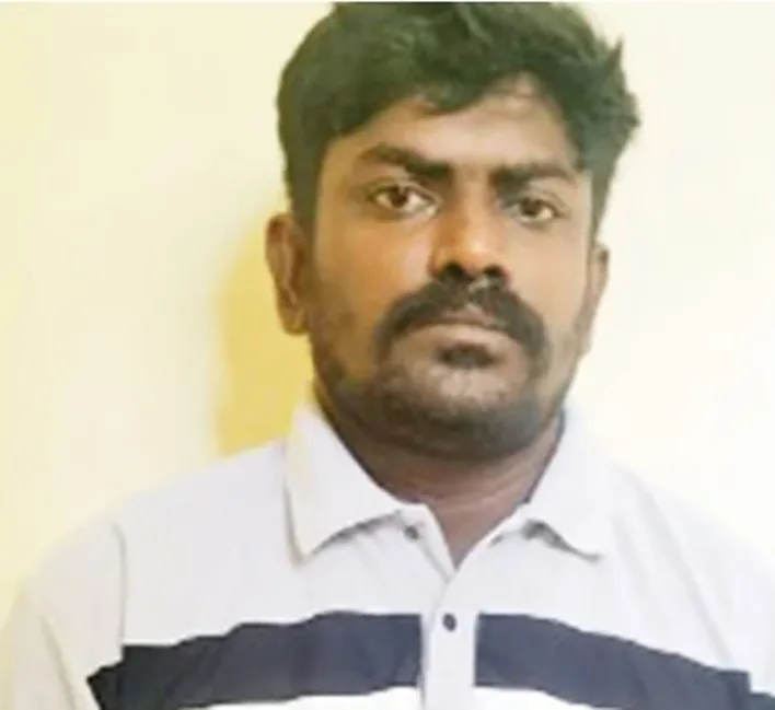 போலி அரசு ஆணையைத் தயாரித்து காருக்கு விஐபி பதிவெண் பெற முயன்ற வாலிபர் கைது