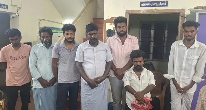 வேலை வாங்கித் தருவதாக ரூ.7 லட்சம் மோசடி -  த.வெ.க. நிர்வாகி உட்பட 7 பேர் கைது