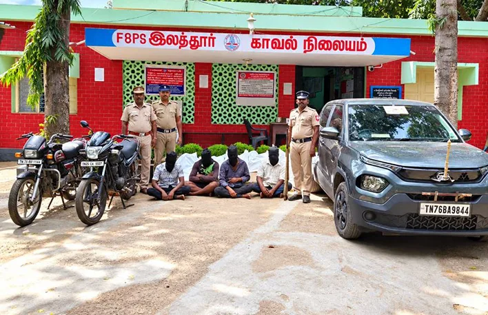 தென்காசியில் காரில் கடத்தி வந்த 94 கிலோ தடை செய்யப்பட்ட புகையிலைப் பொருட்கள் பறிமுதல் – 4 பேர் கைது