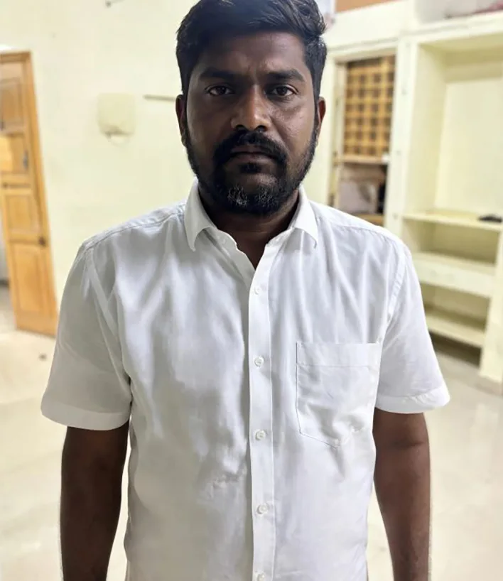 சாணார்பட்டி அருகே வாலிபர் வெட்டிக்கொலை