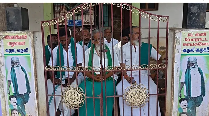 வீட்டுக்காவலில் வைக்கப்பட்டுள்ள விவசாயிகள்
