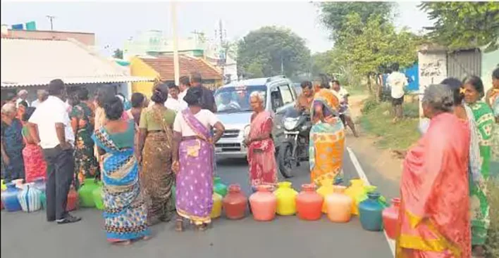 தர்மபுரி குடிநீர் கேட்டு காலிக்குடங்களுடன் பொதுமக்கள் போராட்டம்