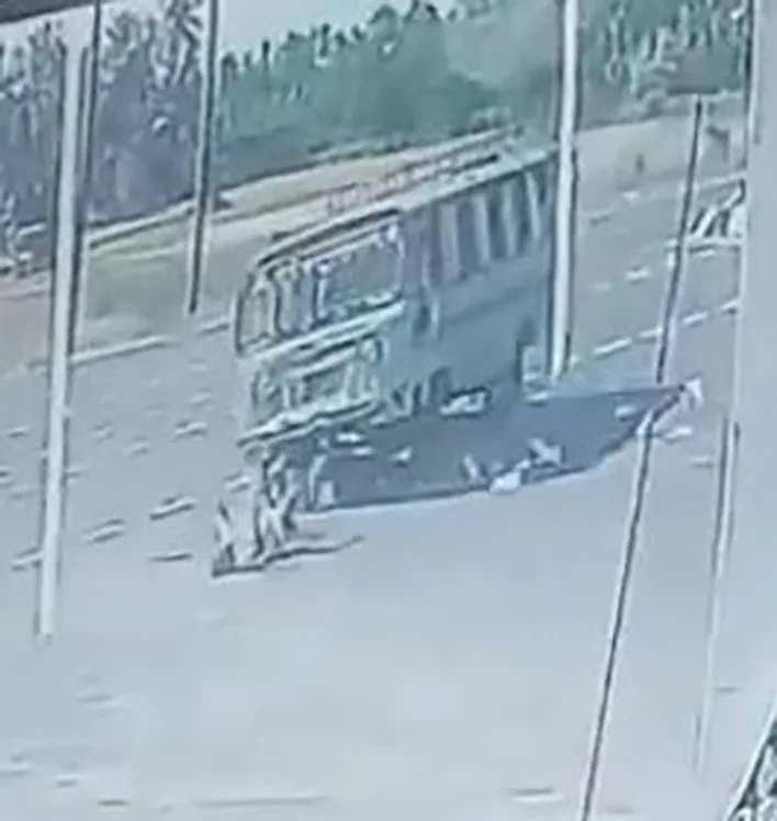 திண்டுக்கல்லில் சாலையை கடக்க முயன்ற முதியவர் மீது வேன் மோதியதில் முதியவர் உயிரிழப்பு