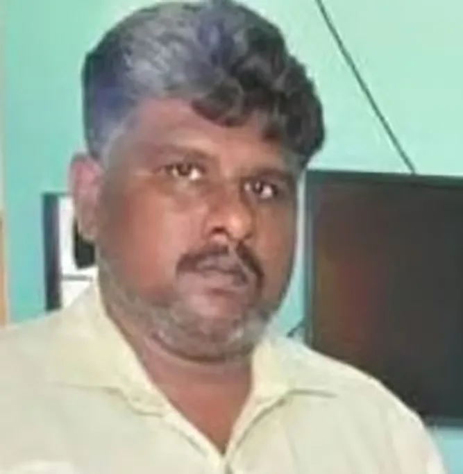 திசையன்விளை அருகே அரசு பேருந்து கார் நேருக்கு நேர் மோதி விபத்து - வங்கி மேலாளர் பலி