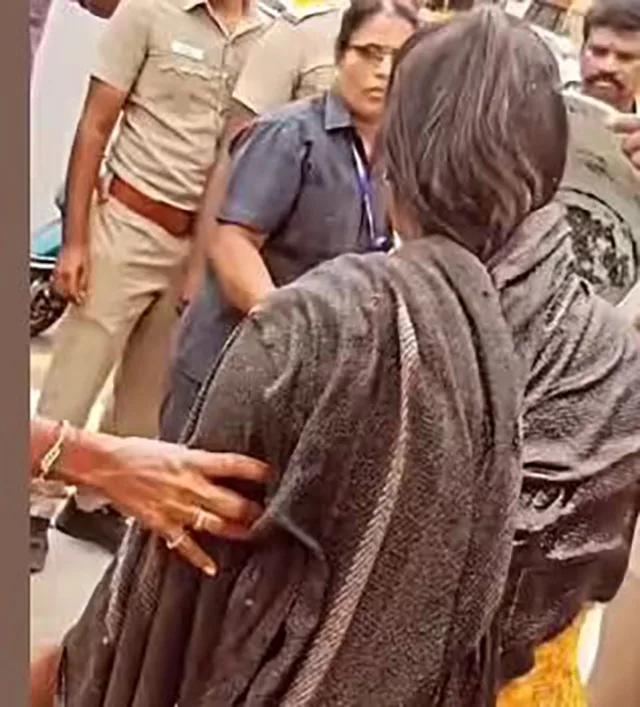 சென்னை தலைமை செயலகம் முன்பு தீக்குளிக்க முயன்ற பெண்