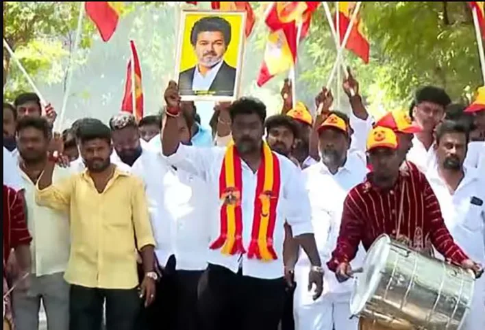 தாராபுரம், மதுராந்தகத்தில் தவெக முன்னிலை - பனையூர் அலுவலகத்தில் தொண்டர்கள் கொண்டாட்டம்