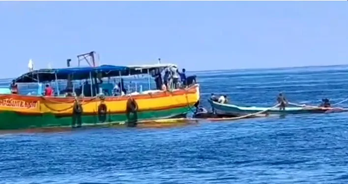 நடுக்கடலில் மீனவர்கள் மோதல் – ரூ.60 லட்சம் மதிப்பிலான வலை, மீன்கள் சேதம் என புகார்