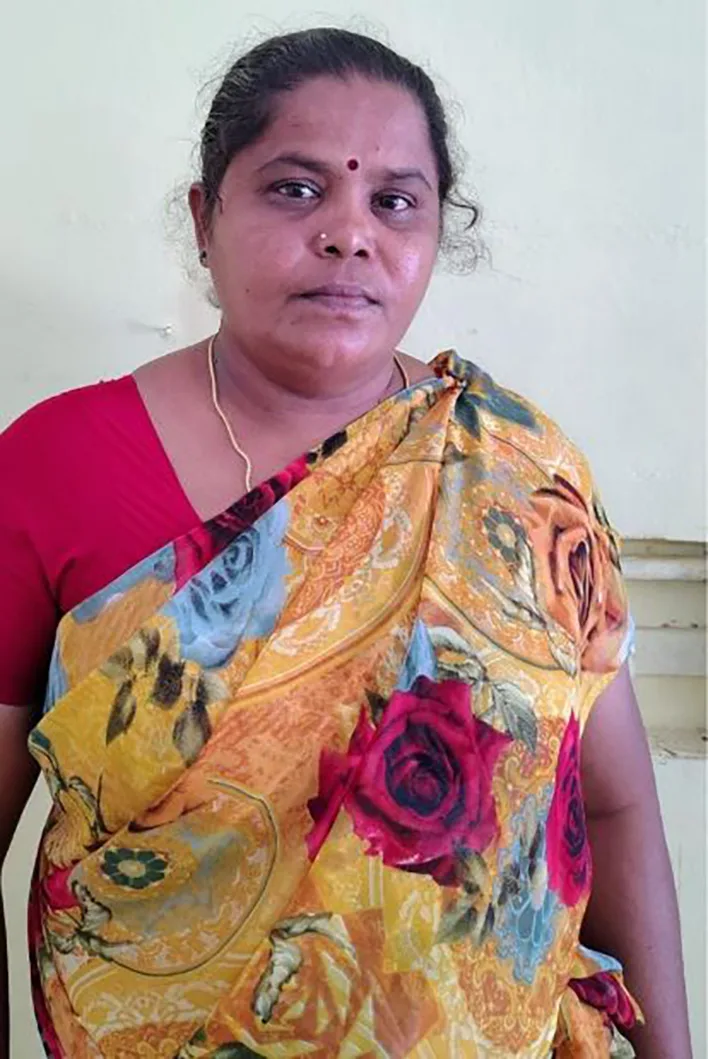 டீக்கடையில் சட்டவிரோதமாக மது விற்பனை செய்த பெண் கைது - 32 மதுபாட்டில்கள் பறிமுதல்