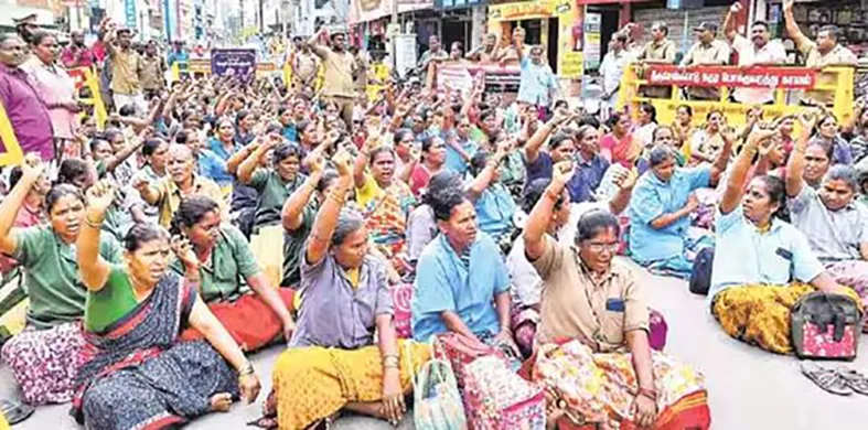 ஒப்பந்த தூய்மை பணியாளர்கள் பணி புறக்கணிப்பு போராட்டம்
