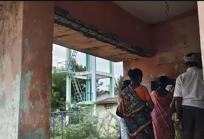 பொற்பந்தல் கிராமத்தில் சேதமடைந்த ரேஷன் கடையை சீரமைக்க பொதுமக்கள் கோரிக்கை