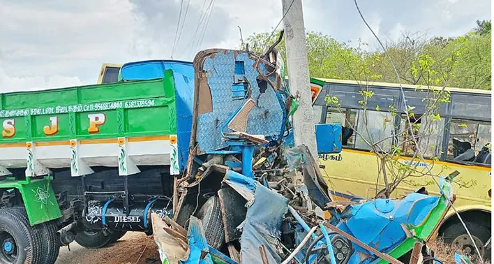 நெல்லையில் அரசு பேருந்து லாரி மோதி விபத்து - நடத்துனர் பலி