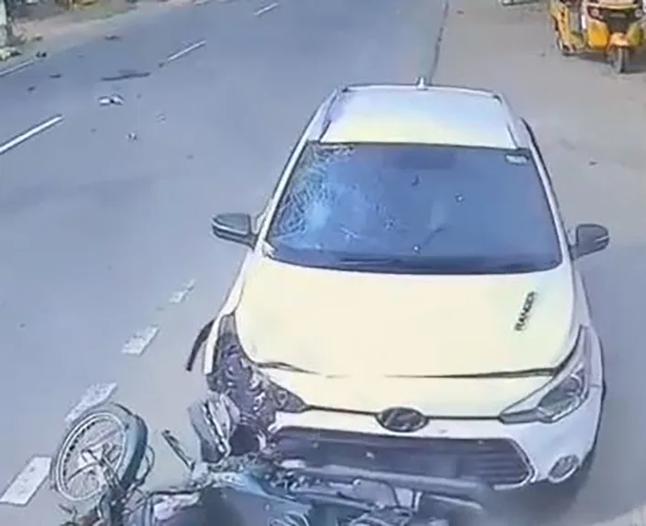 கடையநல்லூர் அருகே கார் இருசக்கர வாகனம் மோதி விபத்து - ஒருவர் பலி