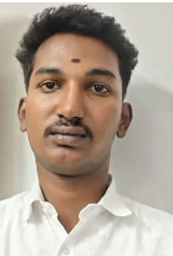மதுரையில் இருசக்கர வாகனத்தில் சென்ற இளைஞரை மர்ம கும்பல் துரத்திச் சென்று வெட்டிக்கொலை