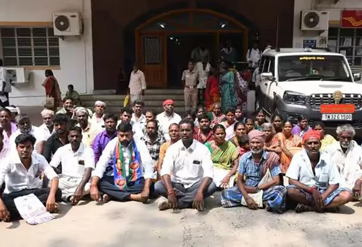 பட்டா வழங்கக் கோரி நரிக்குறவர் பழங்குடியினர் தர்ணா போராட்டம்